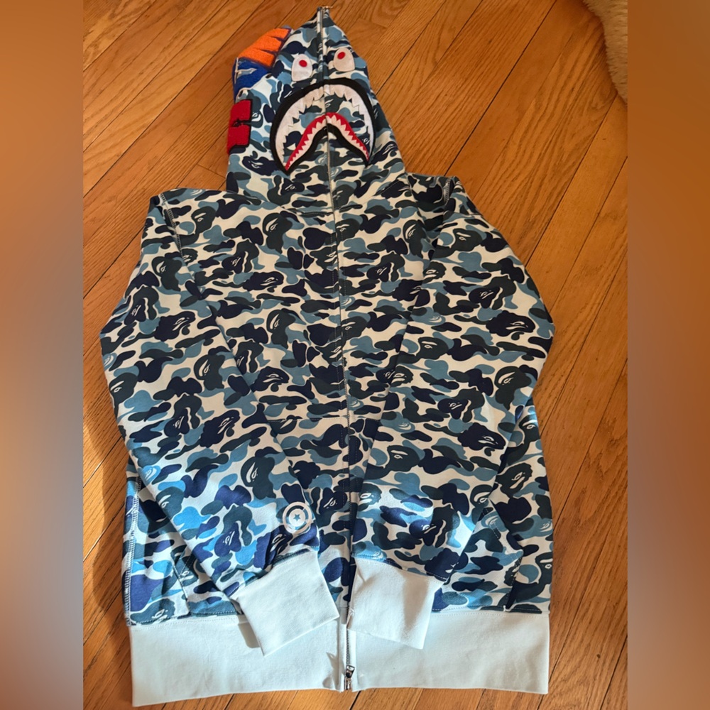 Light blue BAPE hoodie - Picture 2 of 4